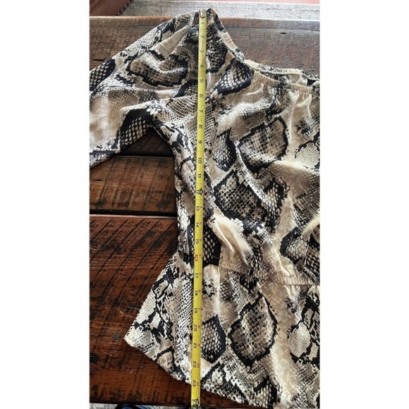 Rue 21 Snake/Python print Womens scooped necked top/blouse/shirt, Size XL - Picture 11 of 16